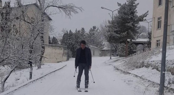 Uzundereli öğretmenden  ilgi çekici ulaşım yöntemi